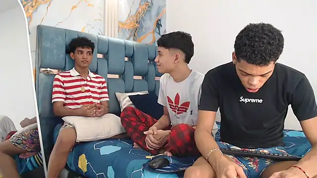 PRETTY FEM online show from 03-26-26, 01:37