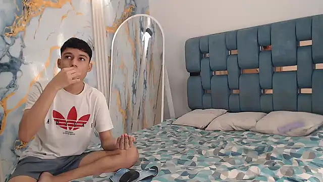 PRETTY FEM online show from 04-19-26, 01:39