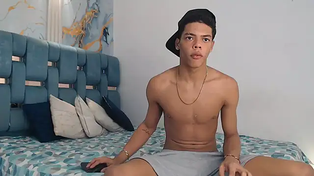 PRETTY FEM online show from 02-28-26, 01:38