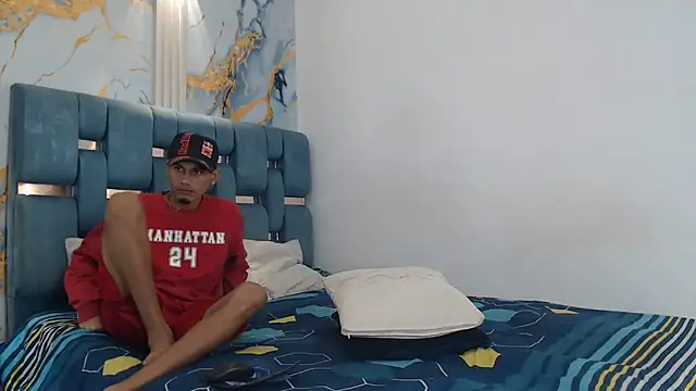 PRETTY FEM online show from 02-25-26, 01:39