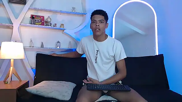 PRETTY FEM online show from 09-26-25, 01:18