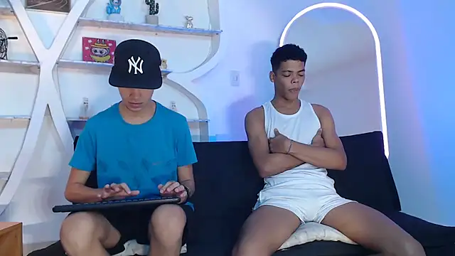 PRETTY FEM online show from 09-24-25, 01:17