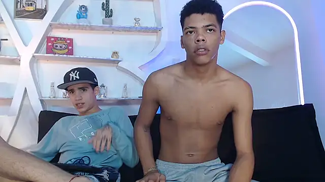 PRETTY FEM online show from 09-19-25, 01:48