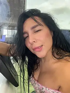 Snapshot of greciadom555 chatting on 06-25-26, 05:18 greciadom555 online show from 06-25-26, 05:18