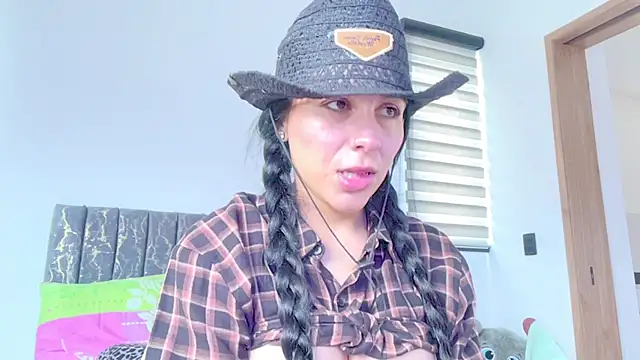 greciadom555 online show from 10-28-25, 04:28