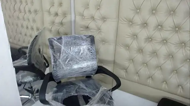 Snapshot of JessicaHott01 chatting on 12-04-25, 07:35 JessicaHott01 online show from 12-04-25, 07:35