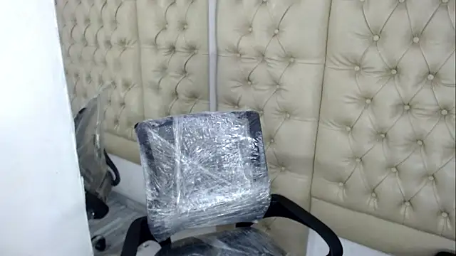 Snapshot of JessicaHott01 chatting on 12-13-25, 08:04 JessicaHott01 online show from 12-13-25, 08:04