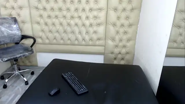 Snapshot of JessicaHott01 chatting on 10-25-25, 07:47 JessicaHott01 online show from 10-25-25, 07:47