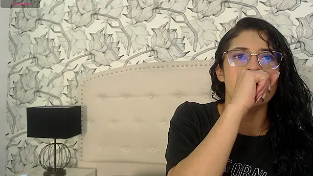 Snapshot of Luna_Noire1 chatting on 02-25-26, 04:23 Luna Noire1 online show from 02-25-26, 04:23