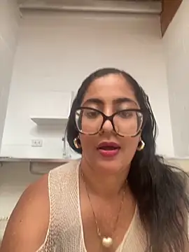 Snapshot of Jessyivonne chatting on 10-17-25, 01:57 Jessyivonne online show from 10-17-25, 01:57