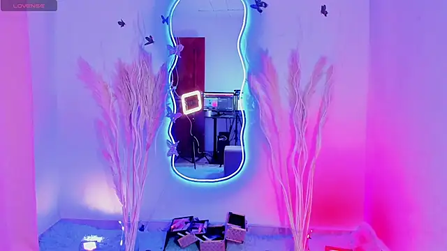 REINA ADAHARA online show from 11-10-25, 10:53