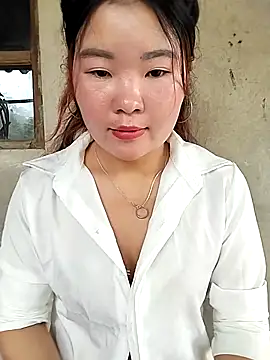 Snapshot of lylylove chatting on 05-18-26, 04:07 lylylove online show from 05-18-26, 04:07