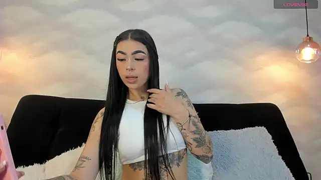 Snapshot of skailyn_angels chatting on 09-27-25, 05:24 skailyn angels online show from 09-27-25, 05:24