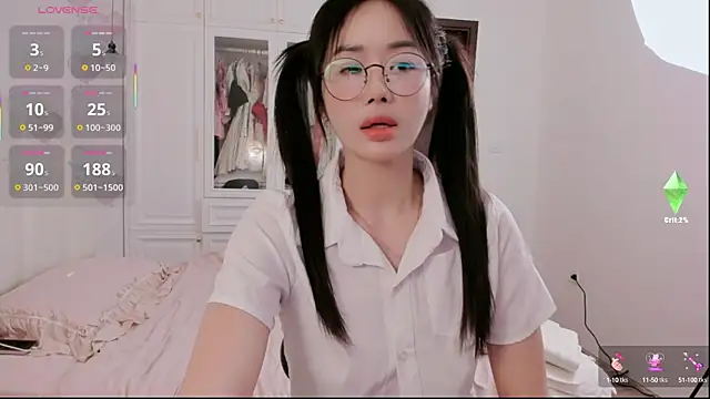 Snapshot of strawberry-ni chatting on 10-14-25, 04:18 strawberry-ni online show from 10-14-25, 04:18