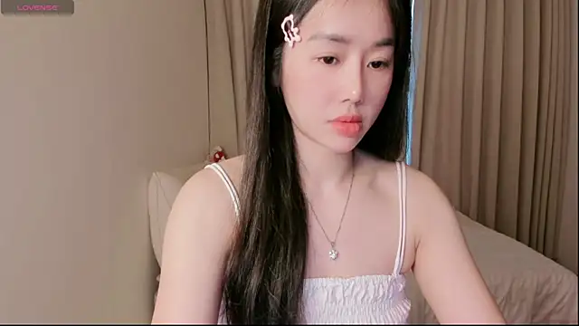 Snapshot of strawberry-ni chatting on 10-11-25, 10:05 strawberry-ni online show from 10-11-25, 10:05