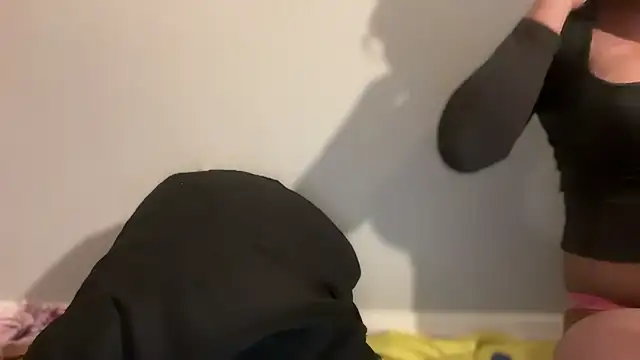 Snapshot of iamvalerixxx chatting on 09-17-25, 06:10 iamvalerixxx online show from 09-17-25, 06:10