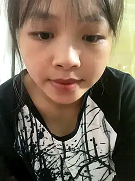 Snapshot of candy___123 chatting on 10-05-25, 12:51 candy   123 online show from 10-05-25, 12:51