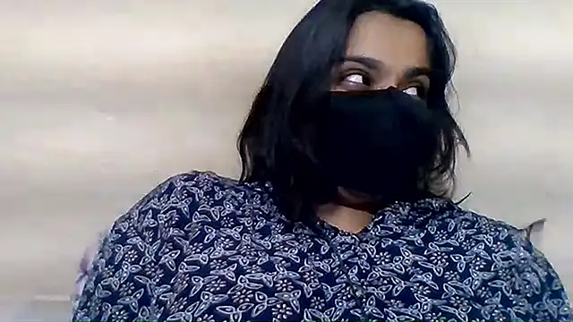 Snapshot of Vaani_Singha chatting on 06-04-26, 02:44 Vaani Singha online show from 06-04-26, 02:44