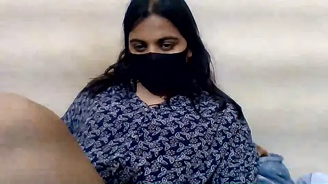 Snapshot of Vaani_Singha chatting on 06-16-26, 04:18 Vaani Singha online show from 06-16-26, 04:18