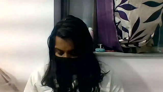 Snapshot of Vaani_Singha chatting on 07-12-26, 02:18 Vaani Singha online show from 07-12-26, 02:18