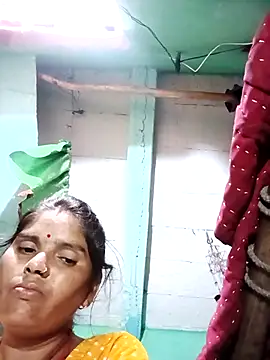 Snapshot of Sexy_queeny chatting on 09-21-25, 04:45 Sexy queeny online show from 09-21-25, 04:45