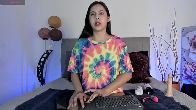 Snapshot of SoffiRousee chatting on 09-19-25, 03:32 SoffiRousee online show from 09-19-25, 03:32