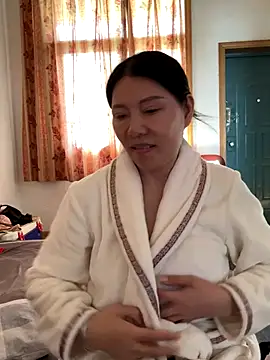 xiiuuff18 online show from 11-20-25, 02:01