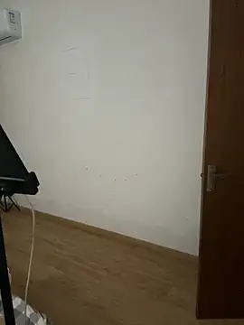 xiiuuff18 online show from 05-13-26, 01:40