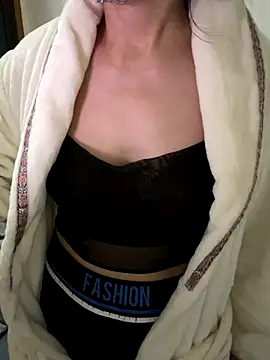 xiiuuff18 online show from 11-23-25, 11:37