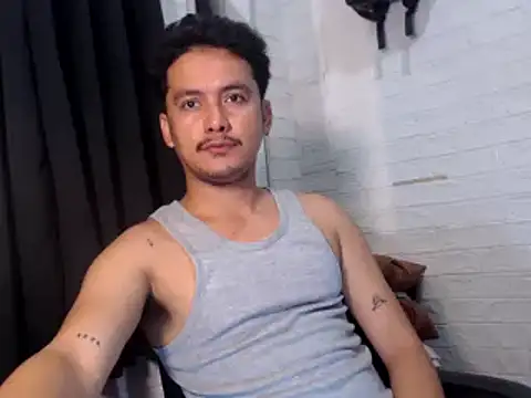 Snapshot of Tempting_jon chatting on 11-27-25, 09:43 Tempting jon online show from 11-27-25, 09:43