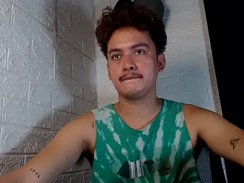 Snapshot of Tempting_jon chatting on 04-02-26, 04:08 Tempting jon online show from 04-02-26, 04:08