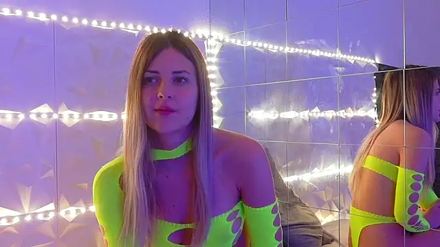 Aishha  online show from 10-15-25, 05:06