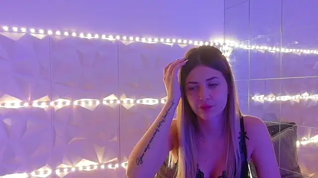 Aishha  online show from 12-23-25, 05:29