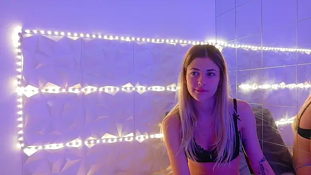 Aishha  online show from 09-22-25, 05:13