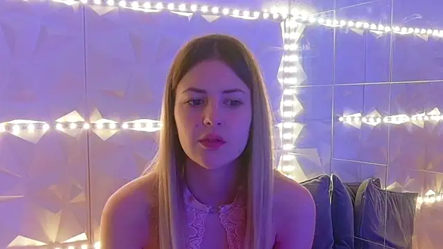 Aishha  online show from 12-15-25, 05:35