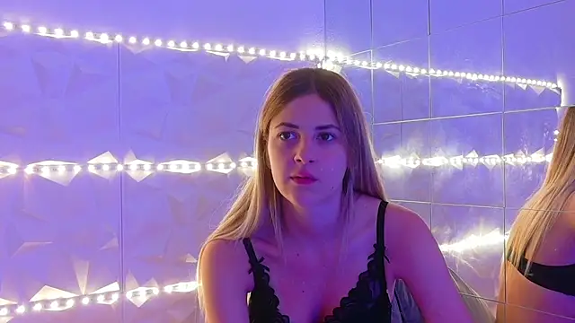 Aishha  online show from 09-25-25, 05:13