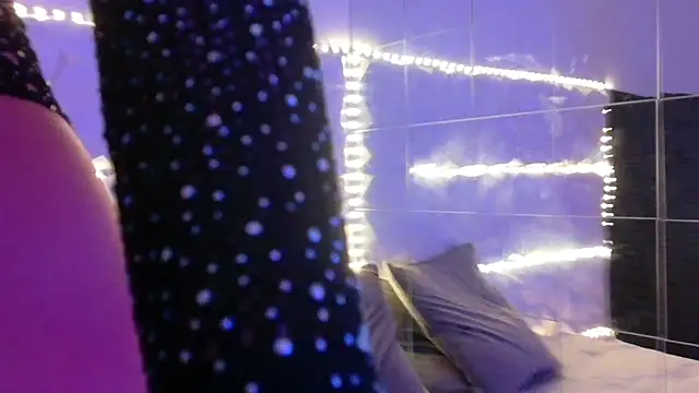 Aishha  online show from 10-13-25, 05:09