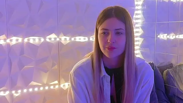 Aishha  online show from 12-17-25, 05:34