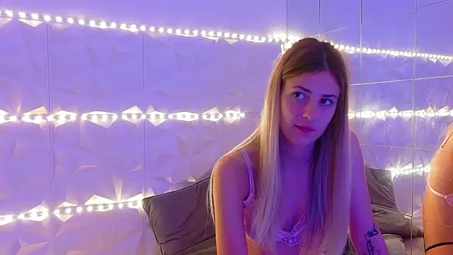 Aishha  online show from 09-10-25, 05:17