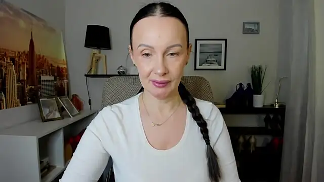 Velvet Jasmine online show from 03-11-26, 06:29