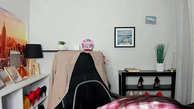 Velvet Jasmine online show from 12-20-25, 07:33