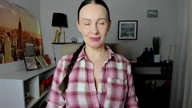 Velvet Jasmine online show from 03-05-26, 06:32