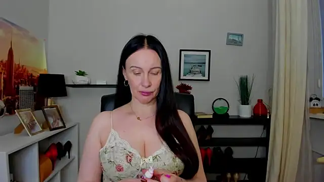 Velvet Jasmine online show from 10-22-25, 05:29