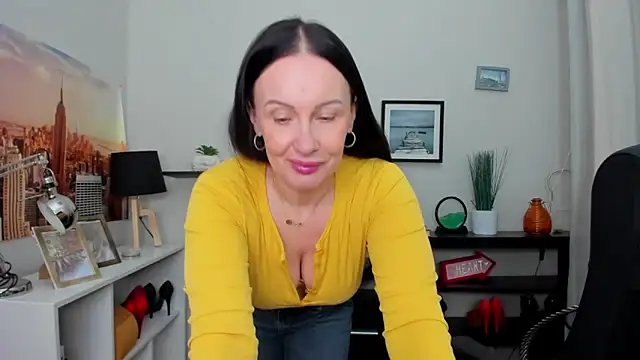 Velvet Jasmine online show from 10-09-25, 05:41