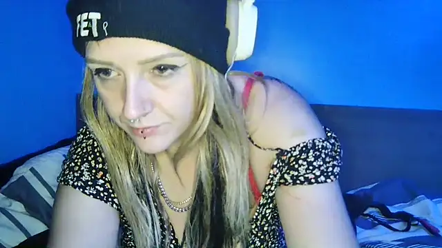 cutiekayls online show from 07-25-26, 09:50