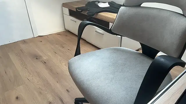 Dmnk2011 online show from 04-16-26, 03:57