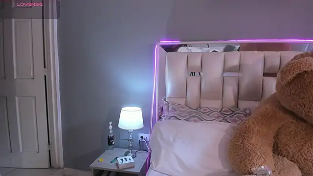 Darlyn tenderhot   online show from 11-13-25, 08:46