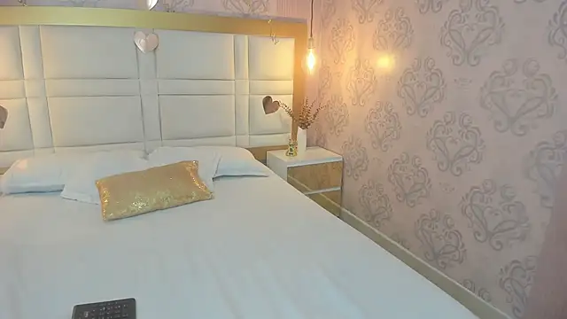 Briana 24 online show from 11-20-25, 07:25