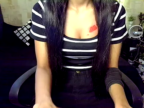 Snapshot of fairy_princess chatting on 10-26-25, 10:37 fairy princess online show from 10-26-25, 10:37