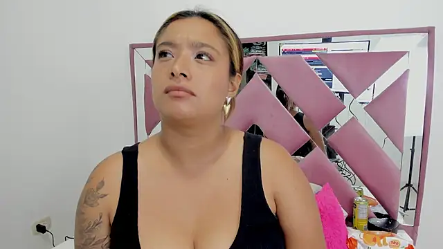 bellalumi online show from 11-19-25, 04:45